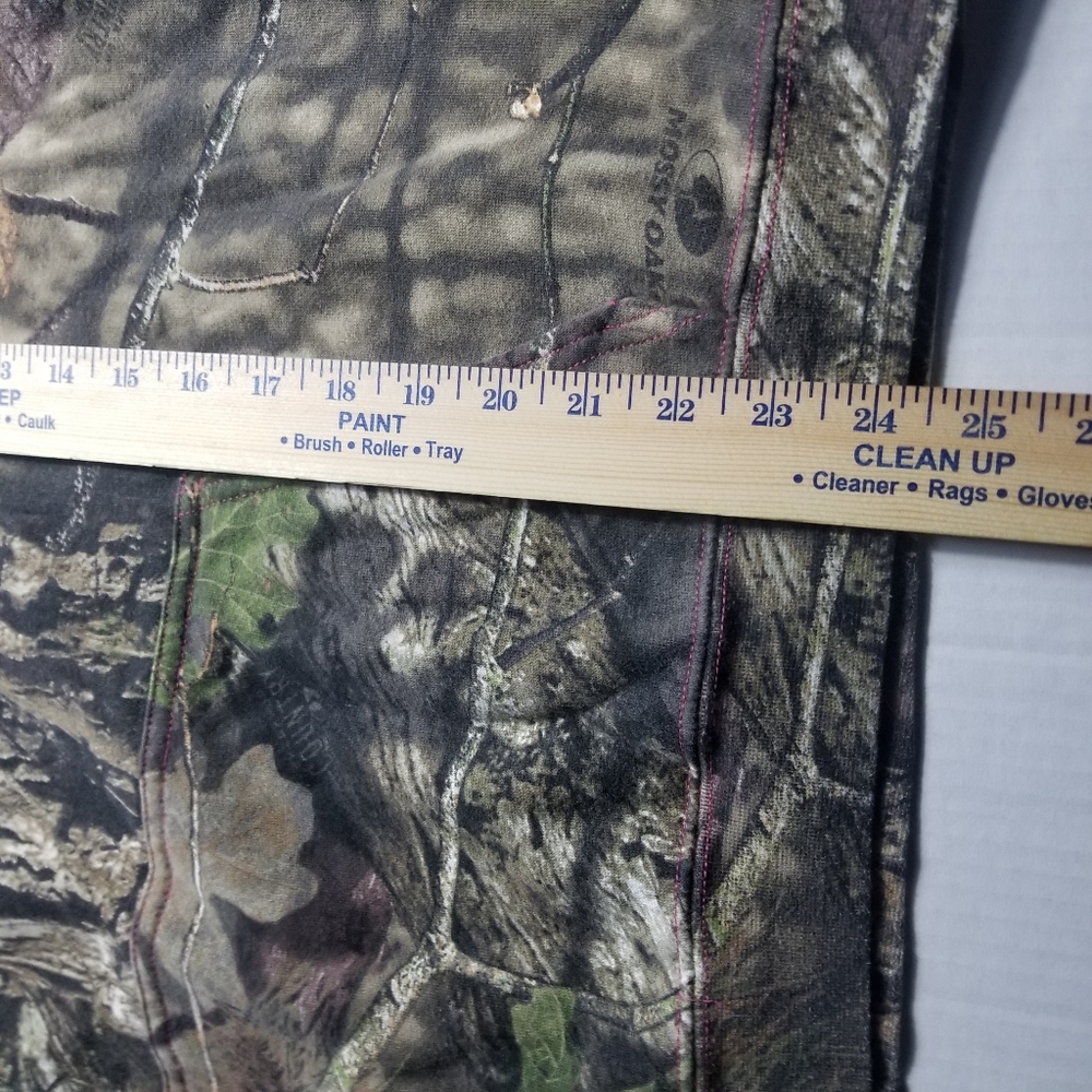 LIKE NEW MOSSY OAK WOMEN'S CAMOUFLAGE AND PINK HOODIE SIZE LARGE - Picture 7 of 12